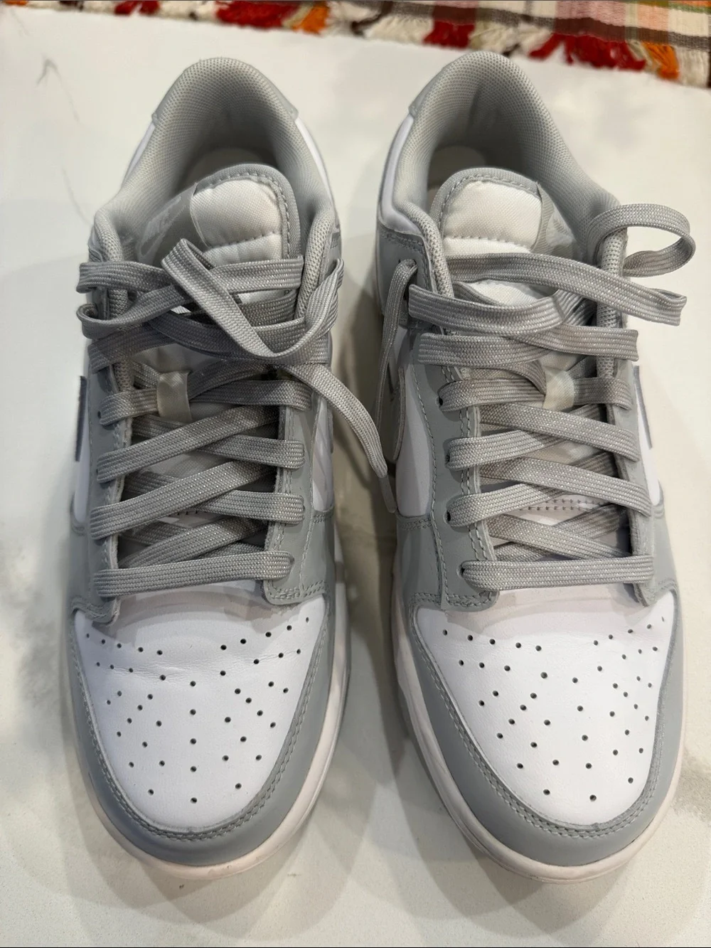 Nike Men’s Low-Top Sneakers in White and Light Gray